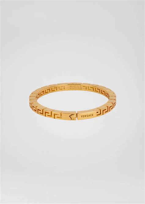 bracciale versace uomo oro|Bracciali oro da uomo Versace, Collezione Estate 2022 .